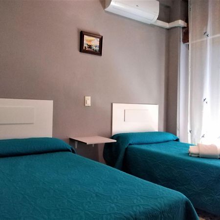 Vacansis Habitaciones De Hostal A Primera Linea De Playa En Кульера Экстерьер фото