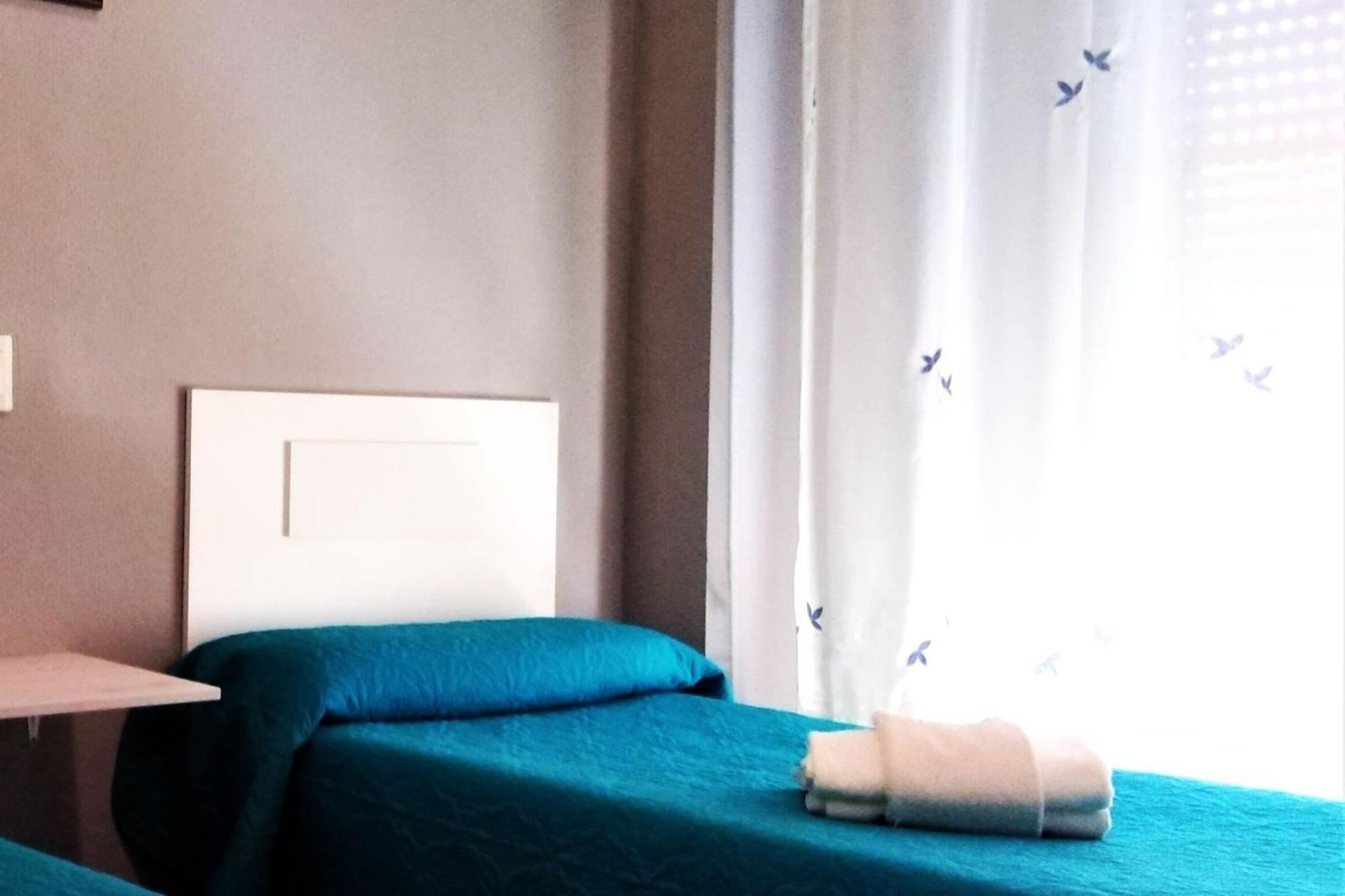 Vacansis Habitaciones De Hostal A Primera Linea De Playa En Кульера Экстерьер фото