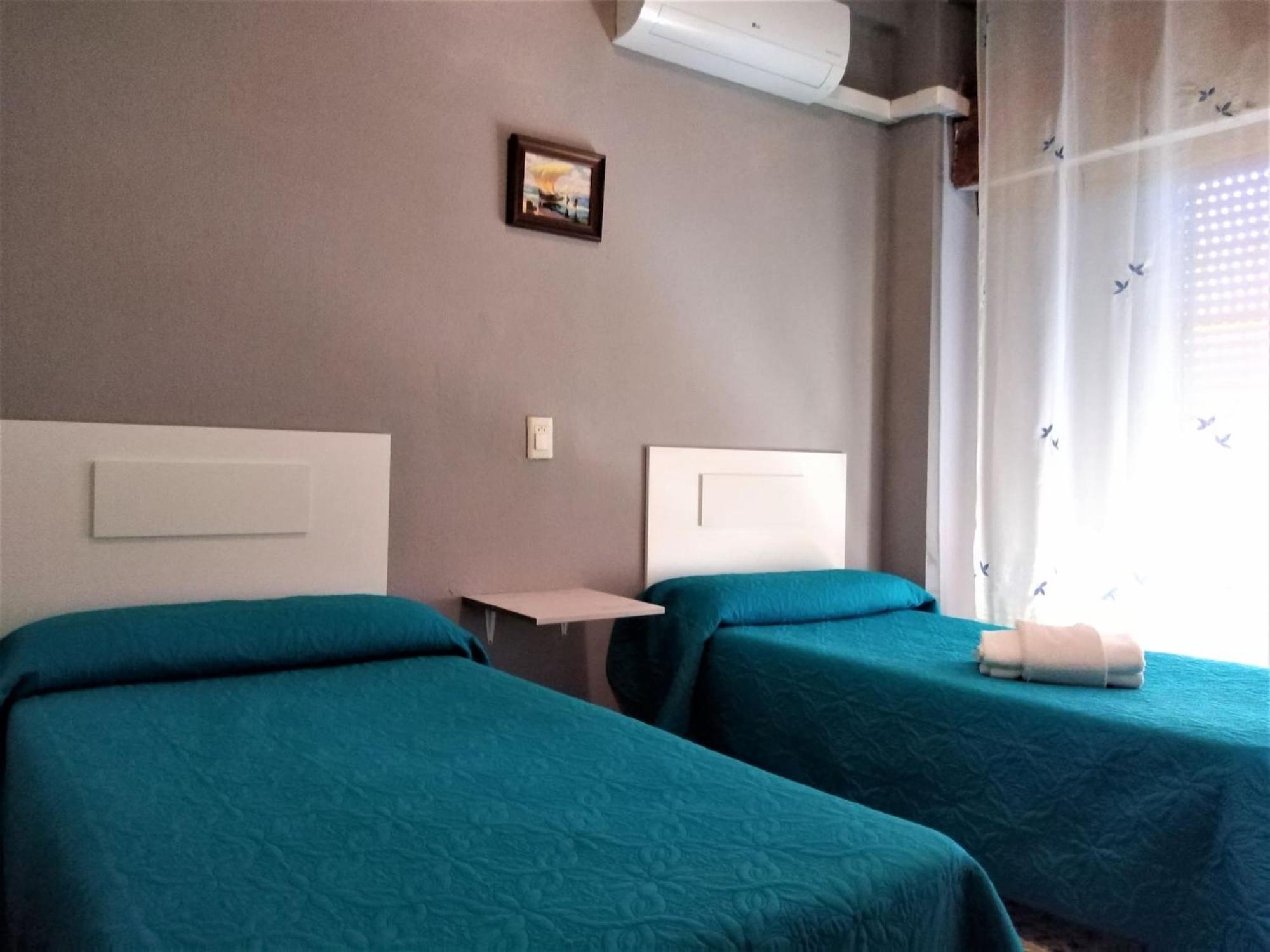 Vacansis Habitaciones De Hostal A Primera Linea De Playa En Кульера Экстерьер фото